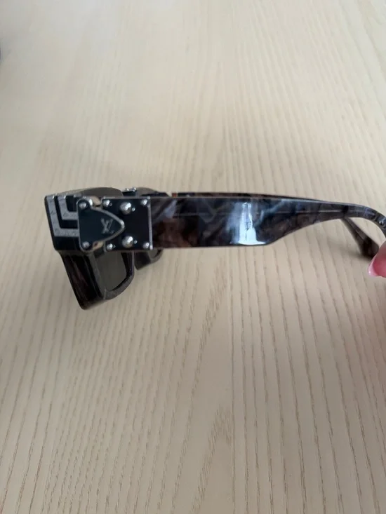 Louis Vuitton Sunglasses - Picture 5 of 13